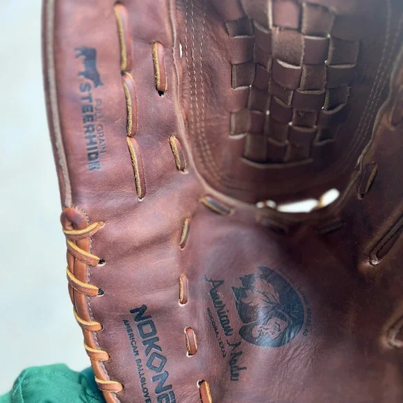 Nokona Walnut 13" Softball/Baseball Glove: W-1300 Right-handed thrower. - Picture 5 of 7